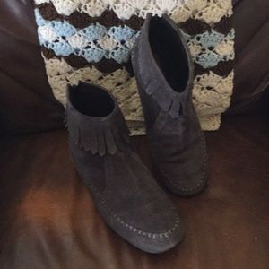 Suede booties with fringe